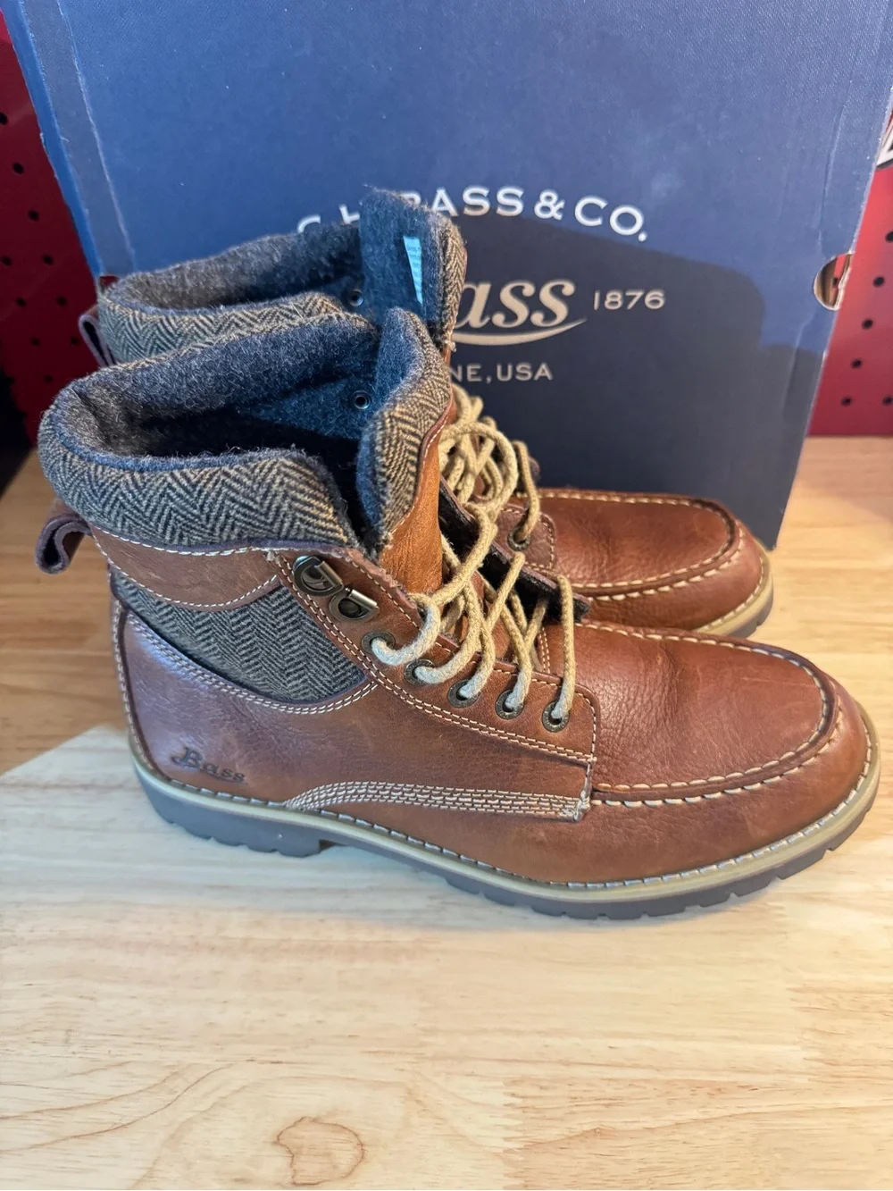 G.H. Bass & Co. Men’s Tan Brown Leather Moc Toe Boots Size 8.5D